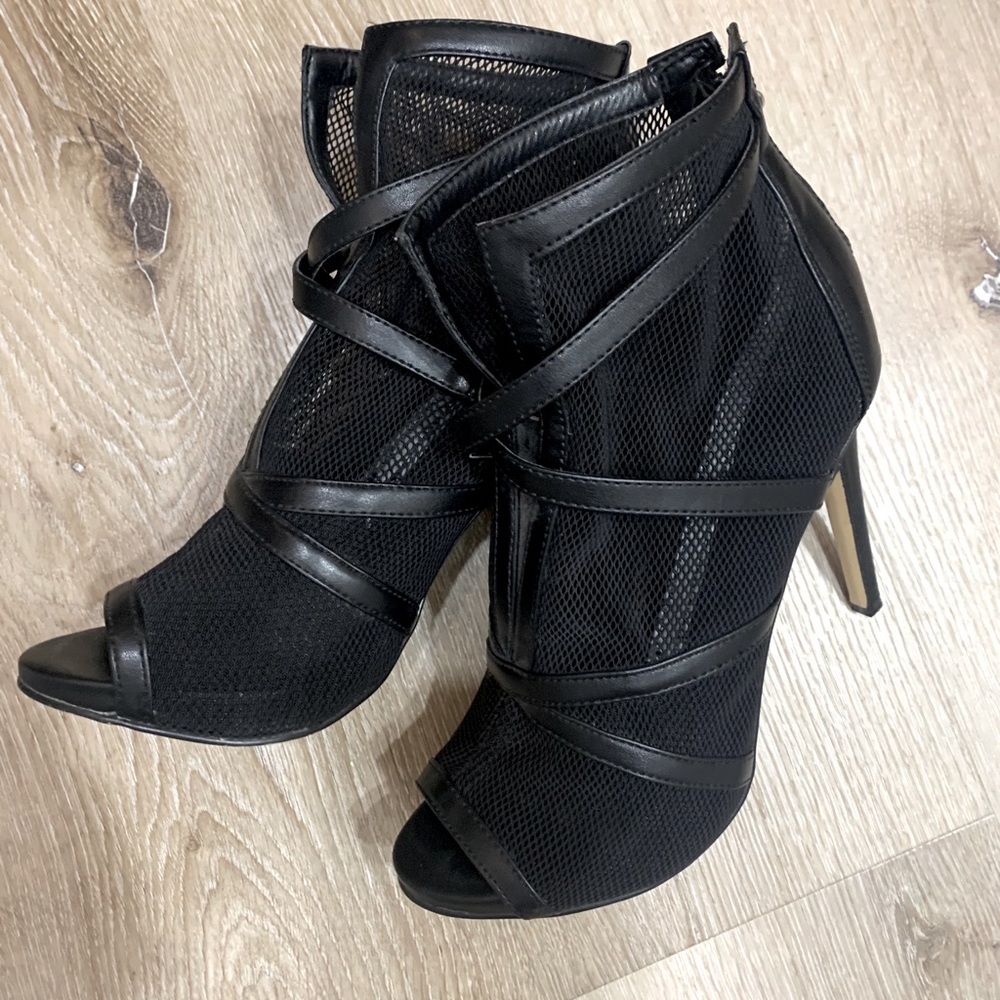 GUESS booties size 7.5